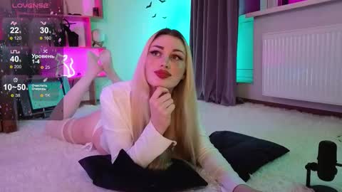 Snapshot of inchcaser chatting on November 2025 08:33:02 PM Dina Help me reach 100 likes online show from November 2025 08:33:02 PM