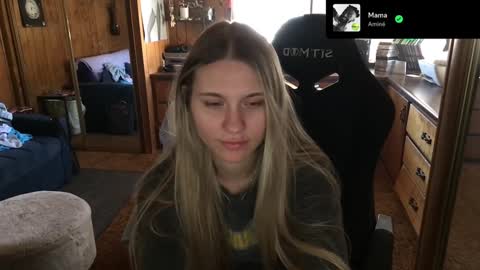 Snapshot of incognitoqueen chatting on December 2024 07:22:01 PM Carter online show from December 2024 07:22:01 PM