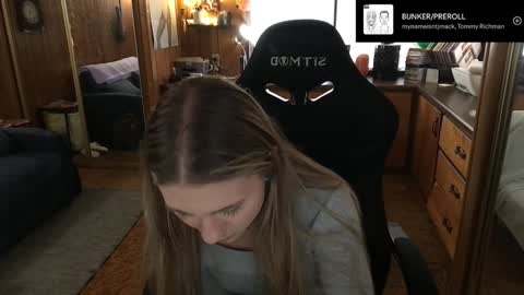 Snapshot of incognitoqueen chatting on December 2024 10:52:02 PM Carter online show from December 2024 10:52:02 PM