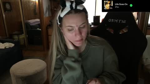 Snapshot of incognitoqueen chatting on December 2024 06:27:02 PM Carter online show from December 2024 06:27:02 PM