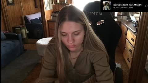 Snapshot of incognitoqueen chatting on December 2024 09:40:02 PM Carter online show from December 2024 09:40:02 PM