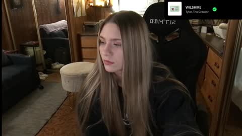 Snapshot of incognitoqueen chatting on December 2024 04:51:02 AM Carter online show from December 2024 04:51:02 AM