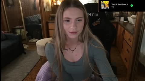 Snapshot of incognitoqueen chatting on December 2024 07:55:01 AM Carter online show from December 2024 07:55:01 AM