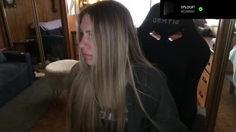 Snapshot of incognitoqueen chatting on December 2024 07:40:01 PM Carter online show from December 2024 07:40:01 PM