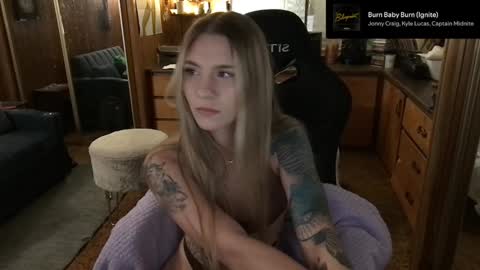 Snapshot of incognitoqueen chatting on January 2025 10:52:02 AM Carter online show from January 2025 10:52:02 AM