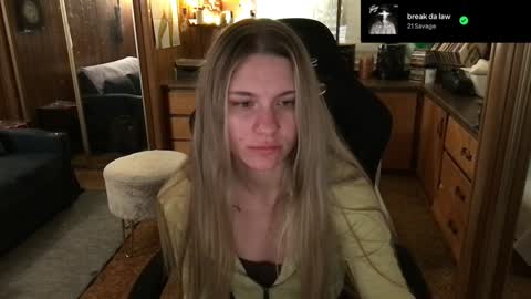 Snapshot of incognitoqueen chatting on January 2025 10:49:02 AM Carter online show from January 2025 10:49:02 AM