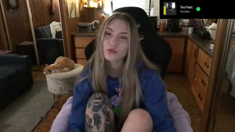 Snapshot of incognitoqueen chatting on January 2025 04:25:02 AM Carter online show from January 2025 04:25:02 AM