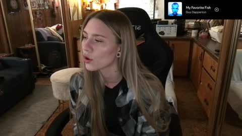 Snapshot of incognitoqueen chatting on February 2025 04:37:01 AM Carter online show from February 2025 04:37:01 AM