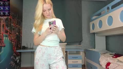 Snapshot of incredible__shell_ chatting on May 2026 07:55:02 PM Masha online show from May 2026 07:55:02 PM