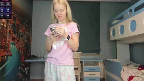 Snapshot of incredible__shell_ chatting on May 2026 07:10:01 PM Masha online show from May 2026 07:10:01 PM