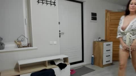 Snapshot of increible_della chatting on October 2025 05:31:02 PM Della online show from October 2025 05:31:02 PM