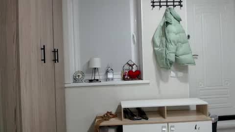 Snapshot of increible_della chatting on February 2026 07:01:02 PM Della online show from February 2026 07:01:02 PM