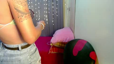 Snapshot of indaypakay_ts chatting on December 2024 09:13:02 AM Pakay online show from December 2024 09:13:02 AM
