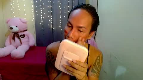 Snapshot of indaypakay_ts chatting on February 2025 09:00:02 AM Pakay online show from February 2025 09:00:02 AM