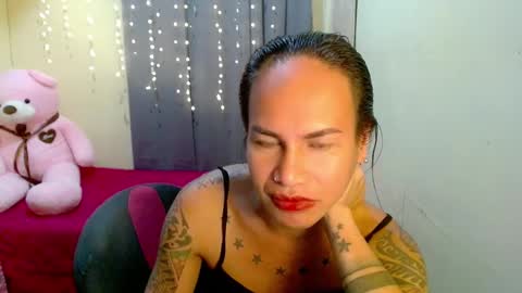 Snapshot of indaypakay_ts chatting on February 2025 02:15:01 AM Pakay online show from February 2025 02:15:01 AM