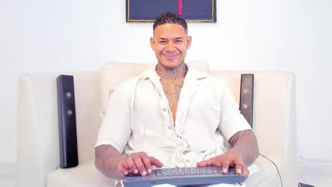 Snapshot of independent_project chatting on October 2025 04:43:02 AM Jacobo online show from October 2025 04:43:02 AM