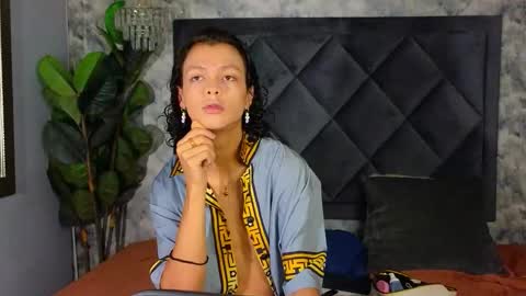 Snapshot of indi_rave chatting on November 2025 01:43:01 PM INDI online show from November 2025 01:43:01 PM