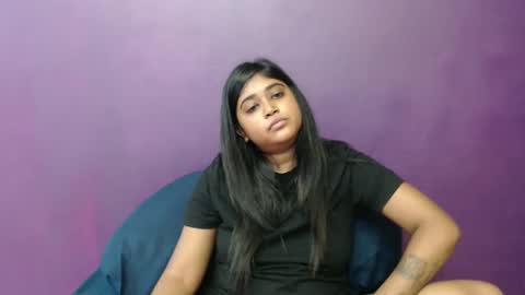 Snapshot of indian_rimmelx chatting on February 2025 09:25:02 AM Melz online show from February 2025 09:25:02 AM