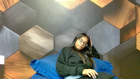 Armani online show from February 2025 06:10:02 AM