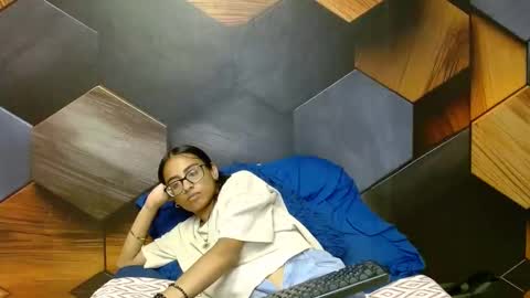 Armani online show from February 2025 01:32:01 PM