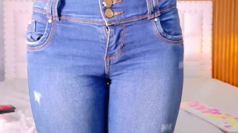 Snapshot of indiancutiie chatting on October 2025 07:37:02 PM LITTLE AINHOA online show from October 2025 07:37:02 PM