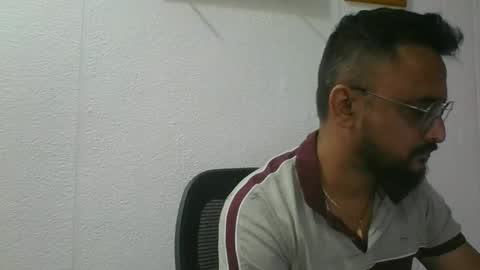 Indian lover online show from November 2025 04:33:02 AM