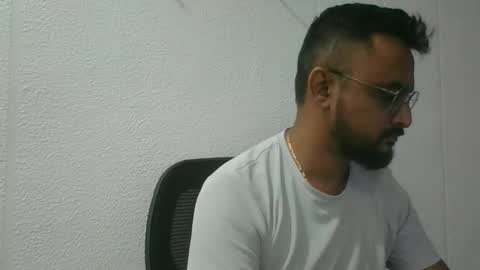 Indian lover online show from November 2025 04:33:02 AM