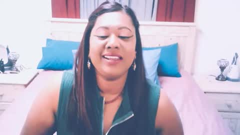 Snapshot of indianlust69 chatting on September 2025 09:53:02 PM Amy online show from September 2025 09:53:02 PM