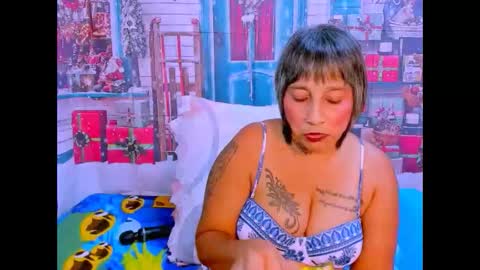 indianroxy27 online show from December 2025 05:53:01 PM