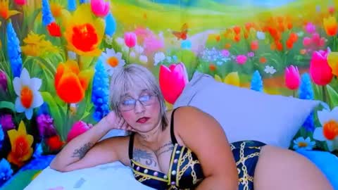indianroxy27 online show from June 2026 07:16:02 PM