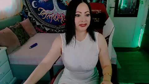 Snapshot of indica_me chatting on June 2026 06:01:01 AM indica_me online show from June 2026 06:01:01 AM