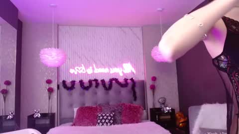 Snapshot of indy_moore chatting on November 2025 01:20:01 PM INDY online show from November 2025 01:20:01 PM