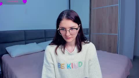 Kira online show from September 2025 05:29:01 AM