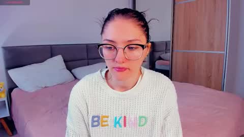 Kira online show from September 2025 04:12:01 AM