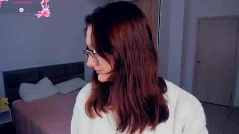 Kira online show from September 2025 04:01:02 AM