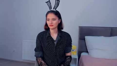 Kira online show from October 2025 04:09:01 AM