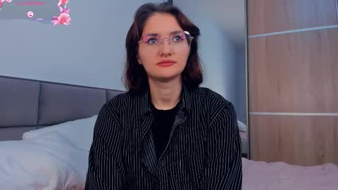 Kira online show from October 2025 04:02:01 AM