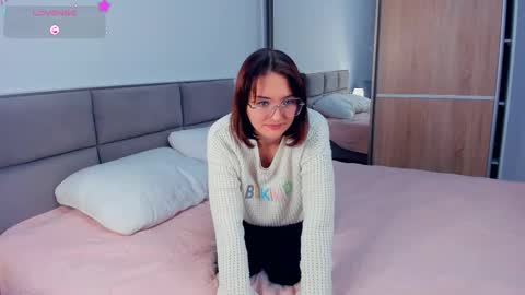 Kira online show from October 2025 04:02:02 AM