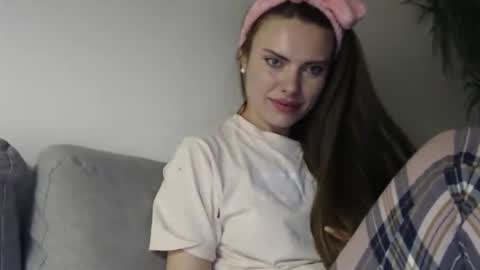 Snapshot of infinitiq45 chatting on February 2025 09:25:02 PM Sweet girl online show from February 2025 09:25:02 PM