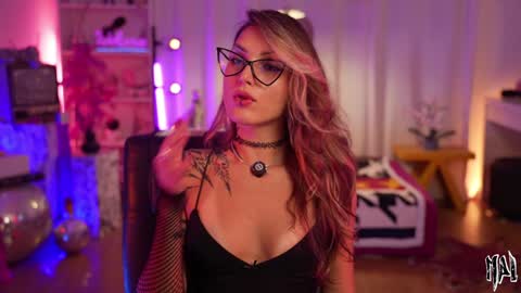 Snapshot of informal_ chatting on October 2025 11:26:02 PM MAL --- online show from October 2025 11:26:02 PM