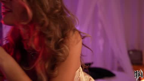 Snapshot of informal_ chatting on October 2025 08:09:02 PM MAL --- online show from October 2025 08:09:02 PM