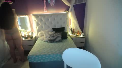 Snapshot of ingrid_casas chatting on January 2025 10:54:02 PM Ingrid petite online show from January 2025 10:54:02 PM
