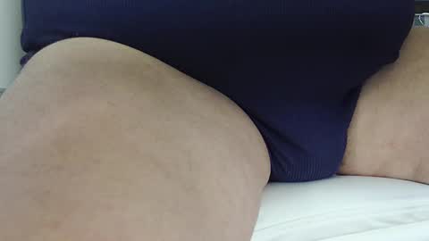 Snapshot of injmolder2 chatting on January 2025 09:55:02 PM Hanging Out online show from January 2025 09:55:02 PM