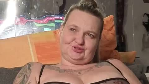 Snapshot of inkedblondi chatting on October 2025 02:09:01 AM inkedblondi online show from October 2025 02:09:01 AM