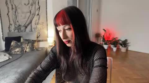 Xenia online show from September 2025 04:01:02 PM