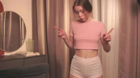 Avie online show from April 2026 06:44:02 PM