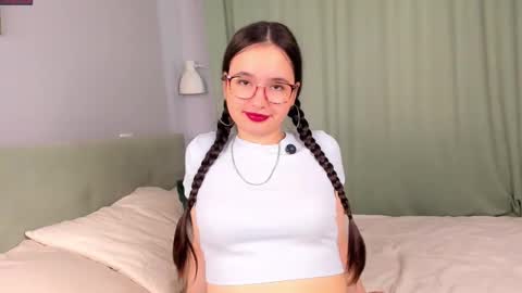 Mia online show from October 2025 01:23:01 AM