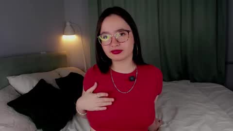 Mia online show from October 2025 01:26:01 AM