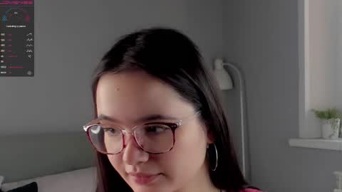 Mia online show from October 2025 01:20:01 AM