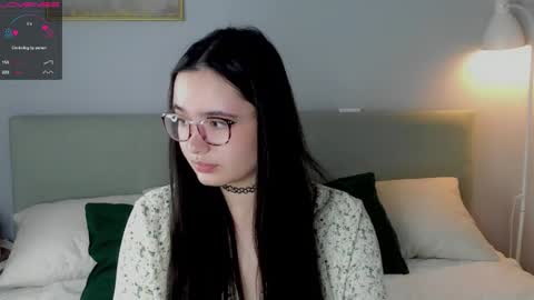 Mia online show from October 2025 01:24:01 AM